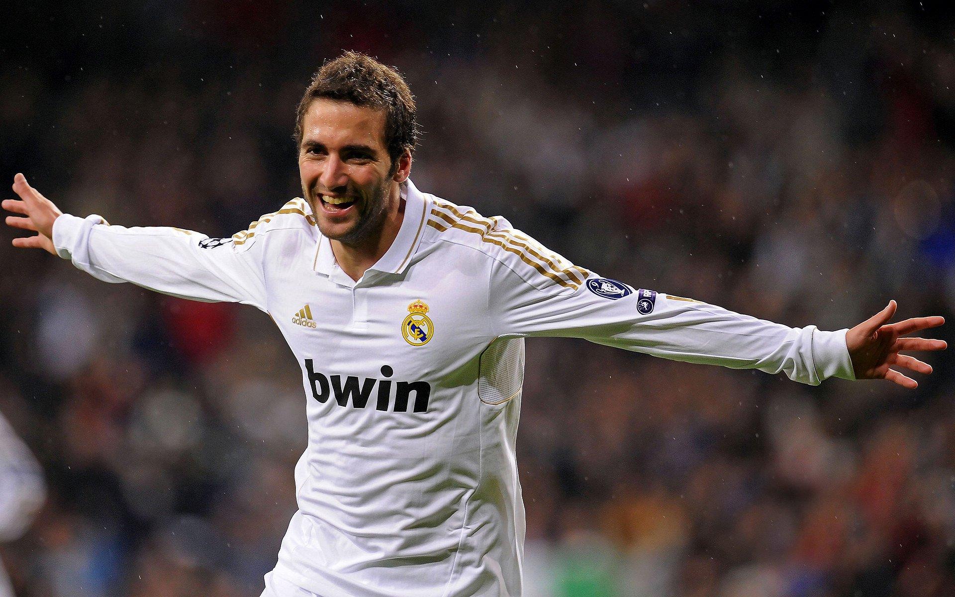 早报梅西首秀体验功夫足球!热刺枪手包围英超