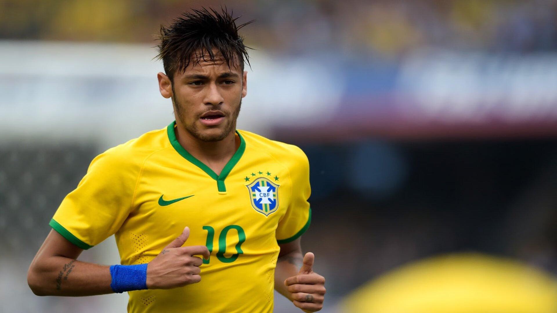 西班牙人俱乐部庆祝建队121周年，球场雕塑前献花致敬，传承百年足球精神